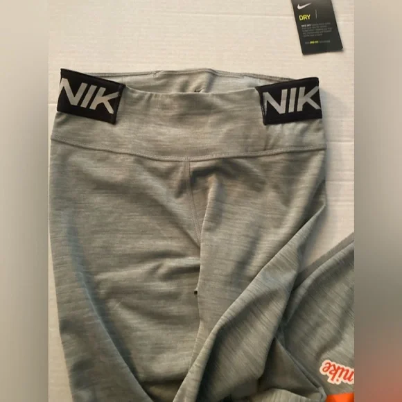 Nike Leggings - Picture 2 of 5